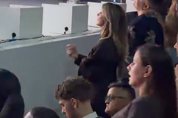 MARIJA ŠERIFOVIĆ I JOVANA PAJIĆ NA SENIDINOM KONCERTU Prvi red rezervisan za njih! Evo kako se provode u Sava Centru (VIDEO)