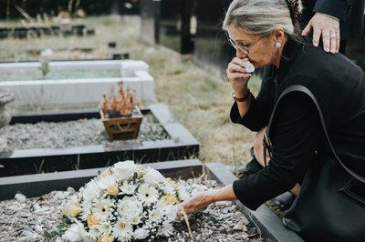 Zasiłek pogrzebowy 2026: komu przysługuje 7000 zł, a kto zostanie z niczym? [PEŁNA LISTA]