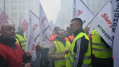 Górnicy protestują. Dym i wybuchy w centrum Warszawy [NAGRANIA]