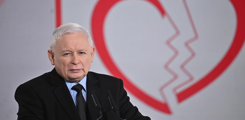 Kaczyński nagle zaskoczył na konferencji. "Precz z Kaczorem dyktatorem!"