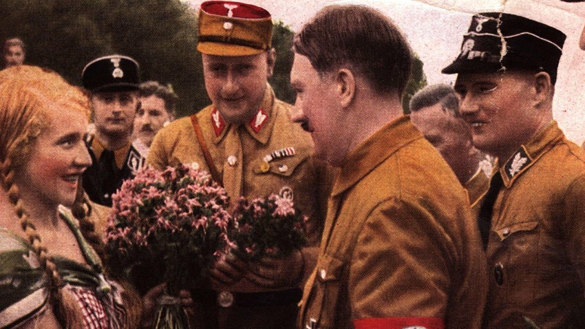 Hitlerov susret sa pristalicom 1937. godine | Foto: Hulton Archive /Getty Images