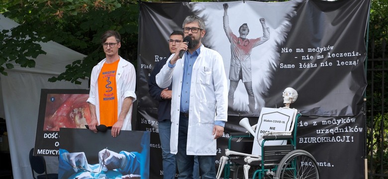 Popieramy medyków dopóki nie trzeba za to płacić. SONDAŻ DGP I RMF FM