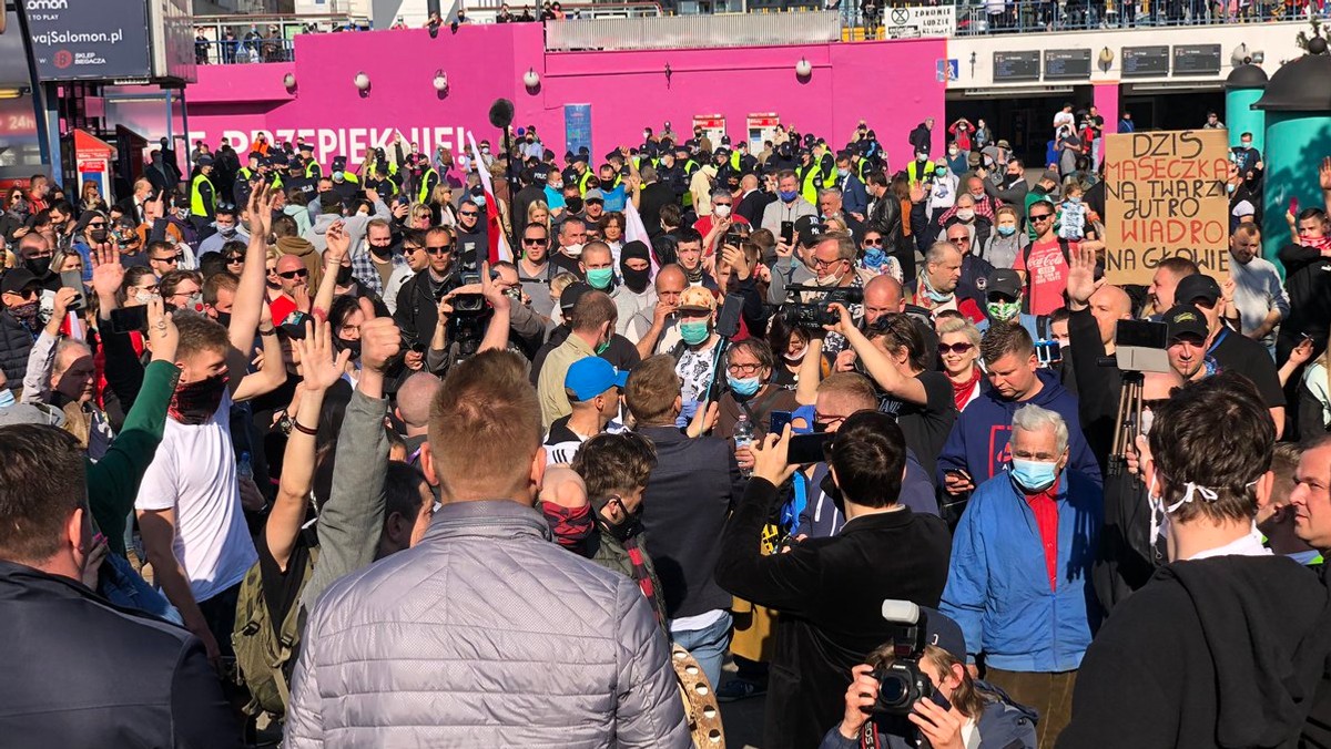 Protest przedsiębiorców. Pod gdyńskim biurem PiS będą kupować po jednym jabłku