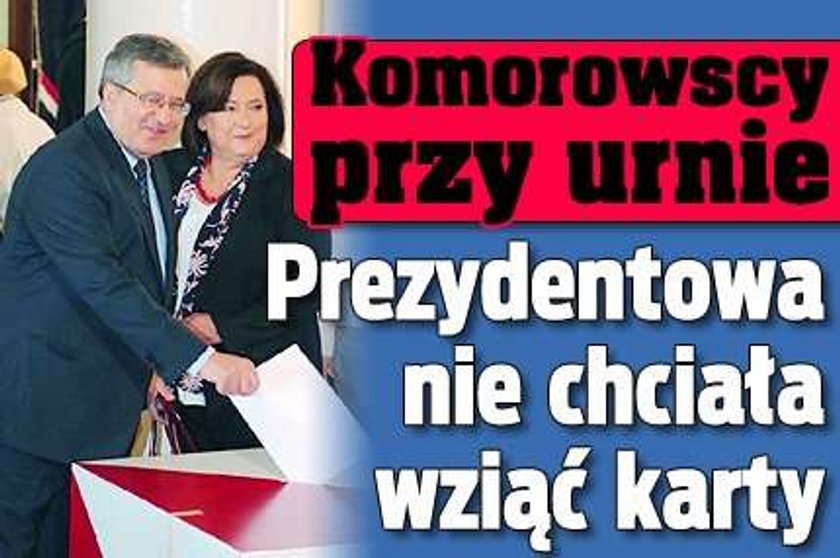 Komorowscy przy urnie. Prezydentowa nie chciała wziąć karty