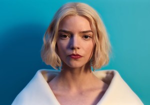 Anja Tejlor-Džoj u seriji "Lucky"