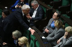 Sensacyjny sondaż. Jedna partia blisko zdobycia większości do samodzielnego rządzenia