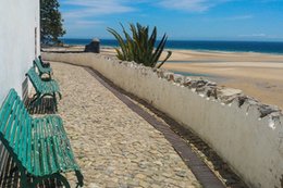 Puste plaże ciągnące się wzdłuż oceanu. Oto jedna z pereł Portugalii