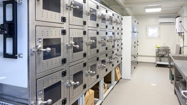 pierwszy "ptakomat" na świecie został właśnie otwarty w warszawskim zo