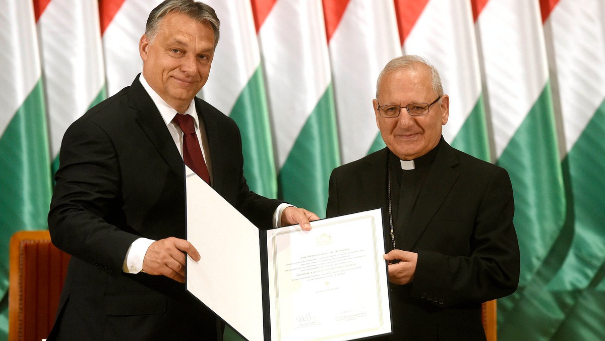 Węgry wesprą sumą 580 mln ft (1,9 mln euro) odbudowę zniszczonych domów chrześcijan w Iraku. Dokument podpisali w Budapeszcie premier Viktor Orban i zwierzchnik Kościoła chaldejskiego (katolicki Kościoł wschodni) - patriarcha Babilonu Lui Rafael Sako.