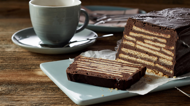 Sütni sem kell a rétegezett kekszes sütit/Fotó: Shutterstock