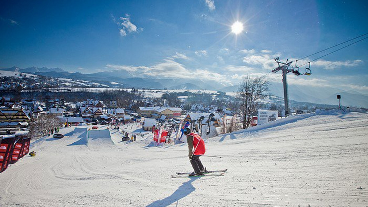 Zakopane, największy w Polsce ośrodek turystyki górskiej i sportów zimowych, leży na wysokości między 740 m n.p.m. (Ustup) a 1010 m n.p.m. (Kuźnice).