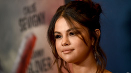 Már Selena Gomez is a magyar divattervező ruháit viseli