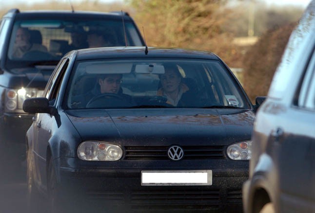 A lesifotósok már a 2000-es évek elejétől a nyomában voltak, de a legelső Vilmossal közös képet akkor készítették róluk, amikor az autópályán araszoltak