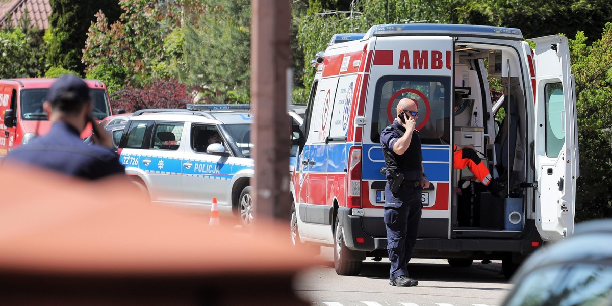 Dramat w Komorowie. Służby otoczyły dom. Na miejscu są antyterroryści