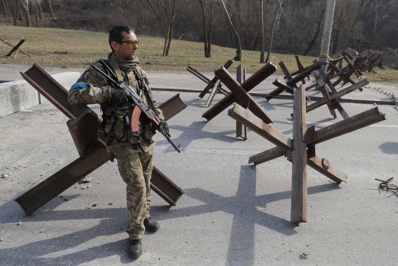 Ukraiński żołnierz obrony terytorialnej w Kijowie
