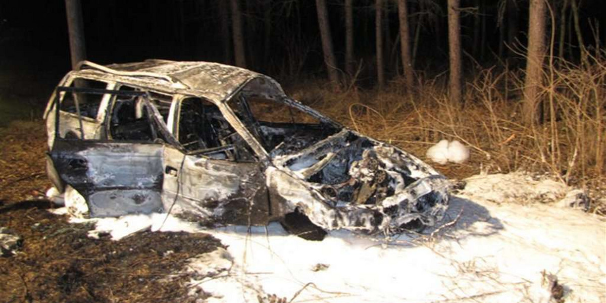 Opel zamienił się w kulę ognia. Kierowca nie przeżył. Foto