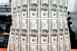 Co łączy Muska, Bezosa z Zuckerbergiem? Każdy z nich ma większy majątek niż rząd USA gotówki