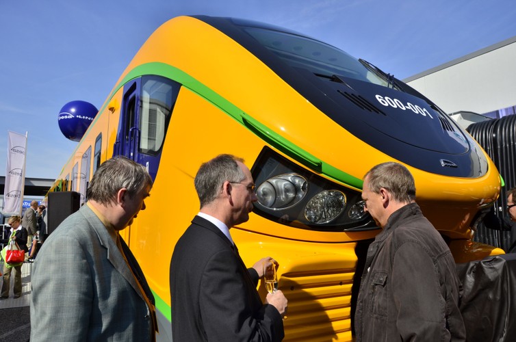 Jak wynika z informacji prasowej spółki, Link spełnia normę PN-EN 15227 dotyczącą bezpieczeństwa. To najwyższy obowiązujący w Europie standard wymagający przygotowania pojazdu na cztery scenariusze zderzeniowe. Na zdjęciu pociąg PESA Link.