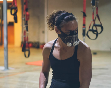 Katinka ijesztően fest a maszkban, de segíti a felkészülésben / Fotó: Instagram-Iron Lady