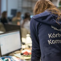 A járvány miatt otthoni tanulásra szoruló krónikus beteg gyerekek oktatására ajánl segítséget a KórházSuli Alapítvány