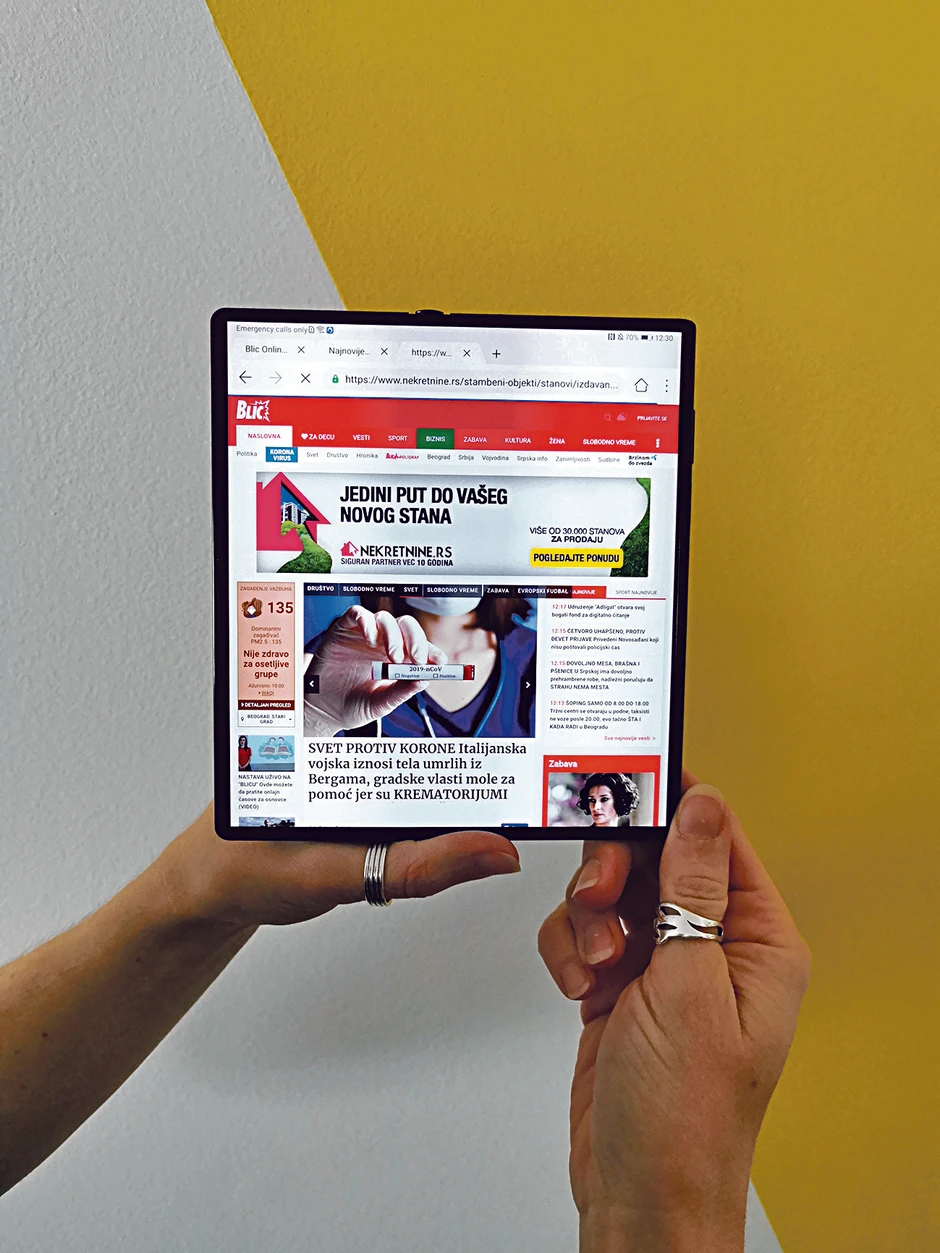 Kada se rasklopi, telefon se pretvara u tablet