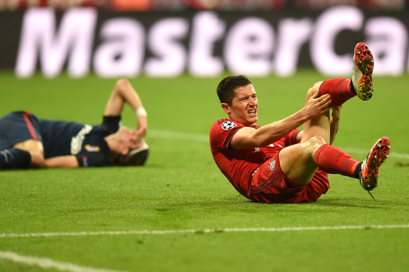 Robert Lewandowski krytykowany przez internautów. Symulował!