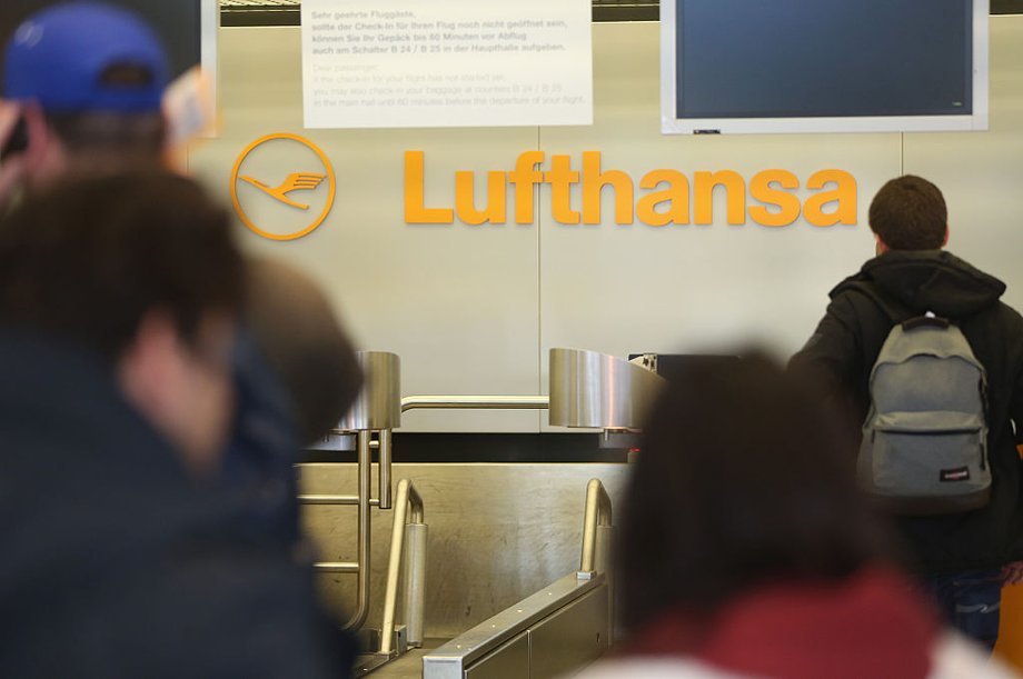 Lufthansa przypomina, że jeśli lot nie został odwołany z powodu ograniczeń wprowadzonych przez rządy, albo przepisów odmawiających pasażerowi wjazdu na jego terytorium, nie zawsze można bezpłatnie zrezygnować z podróży. 