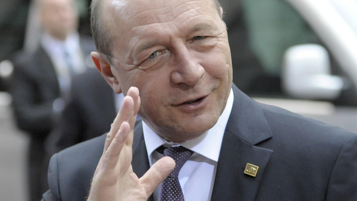 Prezydent Rumunii Traian Basescu nie weźmie udziału w szczycie przywódców Europy Środkowo-Wschodniej, który odbędzie się w piątek w Warszawie, z powodu zaproszenia przedstawiciela nieuznawanego przez Bukareszt Kosowa - poinformował jego rzecznik.