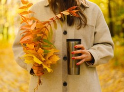 Jesienią też trzeba dbać o właściwe nawodnienie organizmu. Kilka rzeczy, które mogą pomóc je zapewnić