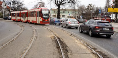 Torowisko przy Operze Bałtyckiej w fatalnym stanie! Kiedy remont?