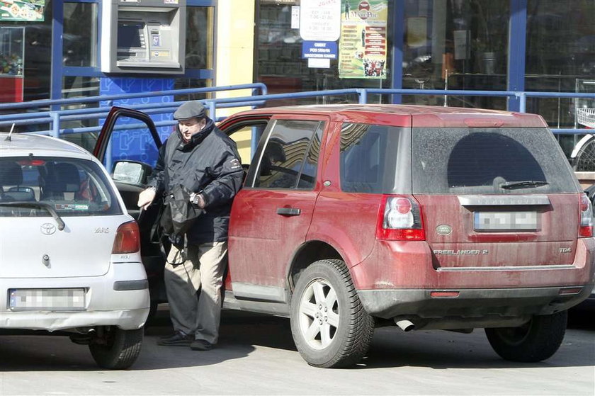 Znany aktor jeździ... brudasem! FOTO