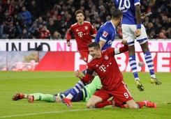 Liga niemiecka: Lewandowski najlepszy na boisku. Wypracował pierwszego gola, strzelił drugiego i asystował przy trzecim