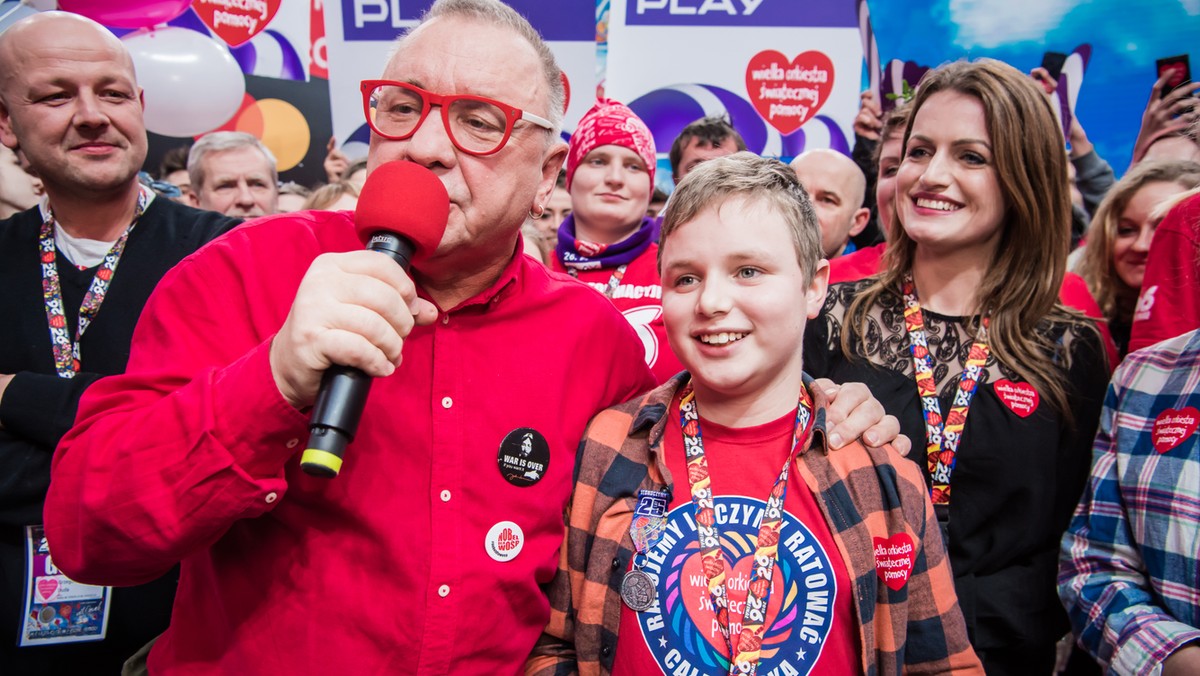 Dokładnie 6100 zł zapłaci osoba, która wybierze się na mecz piłkarski Polska – Litwa na Stadionie Narodowym, w towarzystwie Michała Pola, znanego dziennikarza sportowego. To najwyższa kwota, jaka została osiągnięta na zakończonych aukcjach WOŚP, oferowanych przez gwiazdy Onetu. Poza tym przez naszą stronę wpłacono na Orkiestrę już ponad 220 tys. zł, a kolejne 10 tys. dorzuciliśmy ze zbiórki prowadzonej przez nasz sztab.