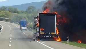 Gori kamion kod Aleksinca