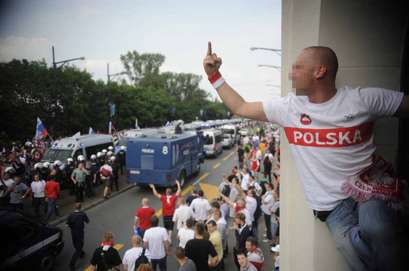 Polscy kibole prowokowali Rosjan wulgarnymi gestami