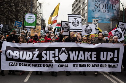 "Obudźcie się", "Nie gotujcie nam Ziemi". Marsz dla Klimatu w Katowicach