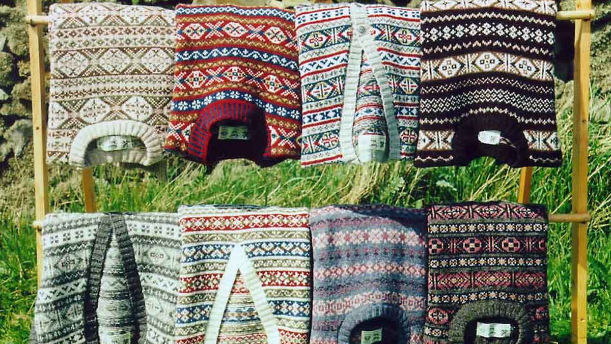 To tradycja przekazywana od stuleci z pokolenia na pokolenie. Ale teraz sztuka robienia na drutach wyjątkowych szetlandzkich swetrów z Fair Isle jest zagrożona z powodu cięć w budżecie szkolnym okręgu.