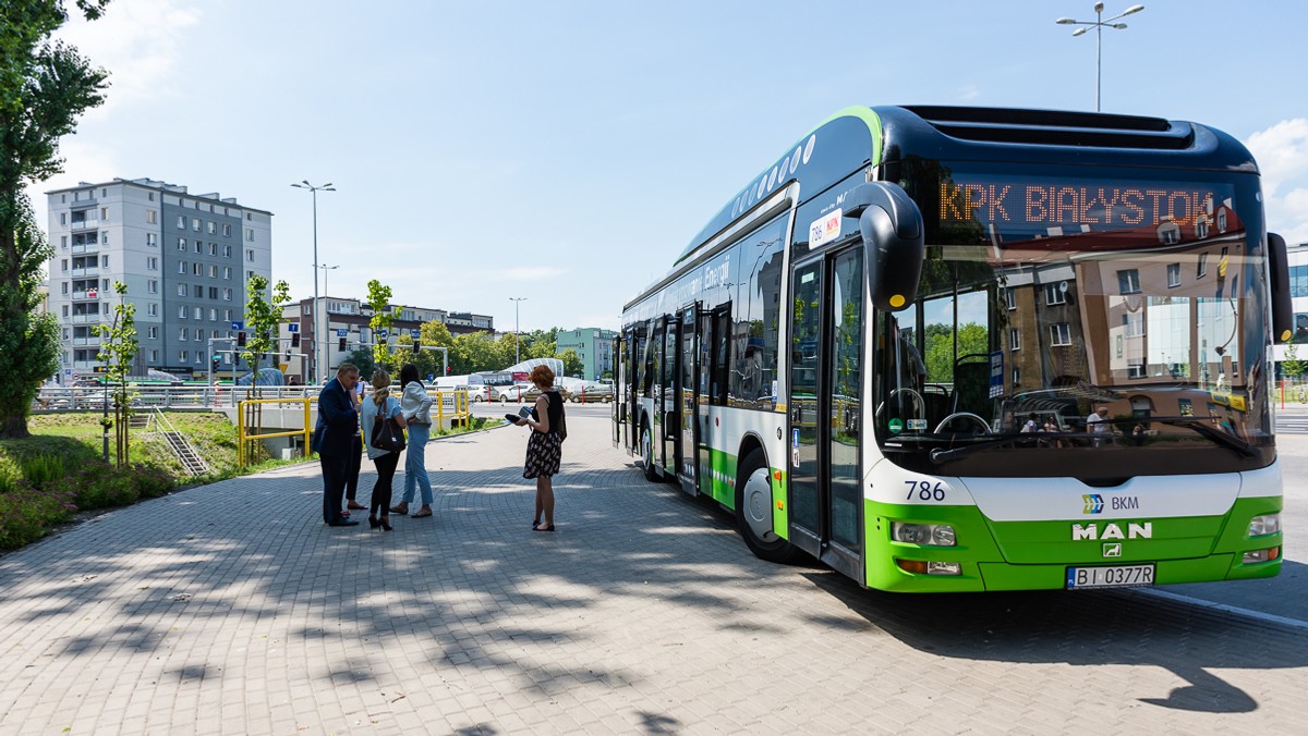 Białostoczanie mogą korzystać z bezpłatnego, bezprzewodowego dostępu do internetu. Wi-Fi działa we wszystkich autobusach miejskich, niezależnie od wyznaczonej trasy.