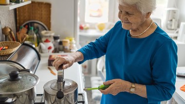 niższe rachunki za prąd i gaz dla seniorów, kombatantów, wdów po komba