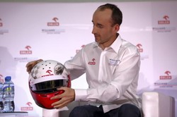 Robert Kubica dostał biało-czerwony kask od prezesa PKN Orlen