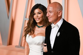 Milijarder i PLASTIČNA LJUBAVNICA zakupili na šest dana CELO OSTRVO NA JADRANU: Procurili detalji o venčanju veka, Venecija izlepljena plakatima PROTIV MLADENACA