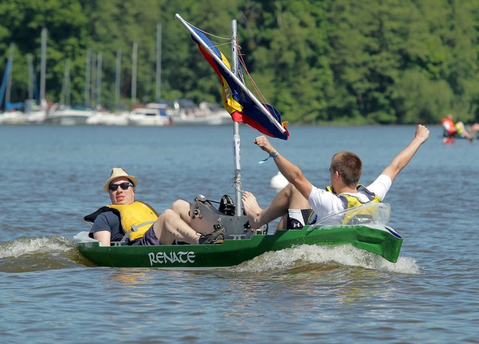 Regatach łodzi napędzanych siłą ludzkich mięśni International Waterbike Regatta 2017, na jeziorze Jeziorak, <br><br> fot. (sj) PAP/Tomasz Waszczuk