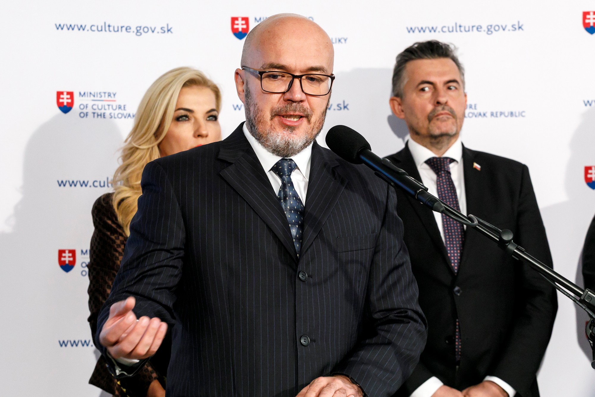 Martina Šimkovičová, dočasne poverený generálny riaditeľ Slovenskej národnej galérie (SNG) Anton Bittner a generálny tajomník služobného úradu Ministerstva kultúry (MK) SR Lukáš Machala.