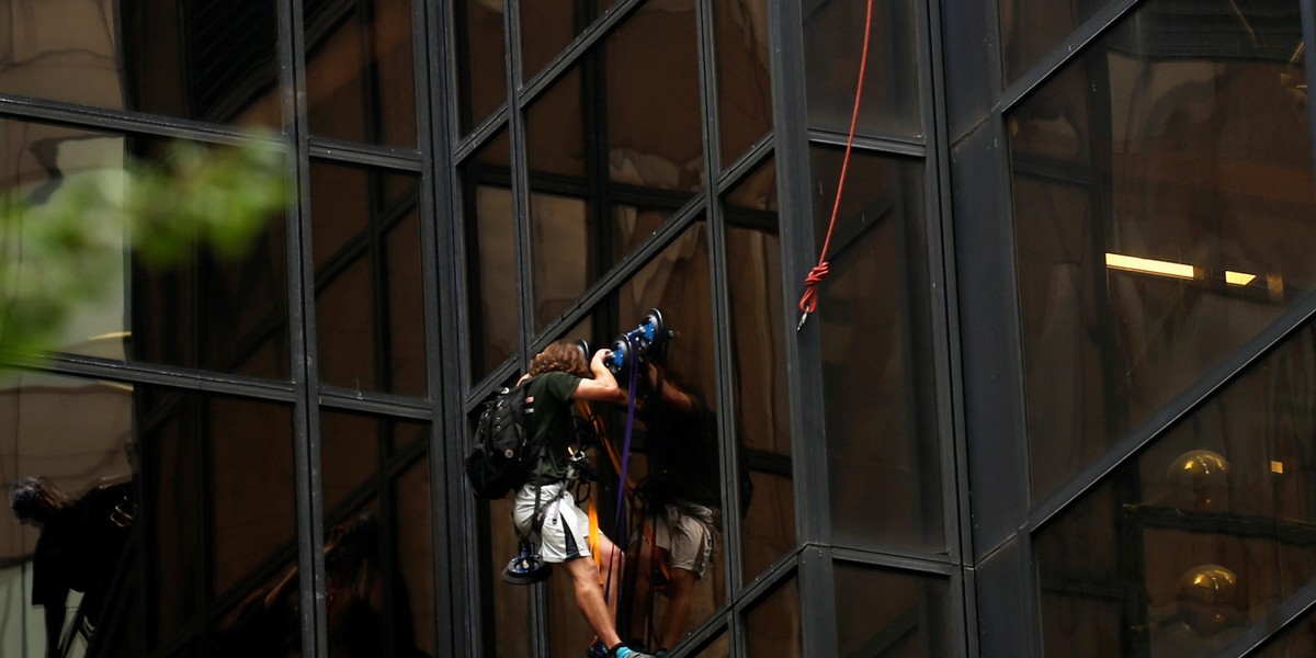 Mężczyzna wspinał się na Trump Tower