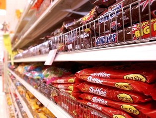 Rynek batonów i wafli w Polsce: dominuje zagranica, ale Jutrzenka i Wawel walczą