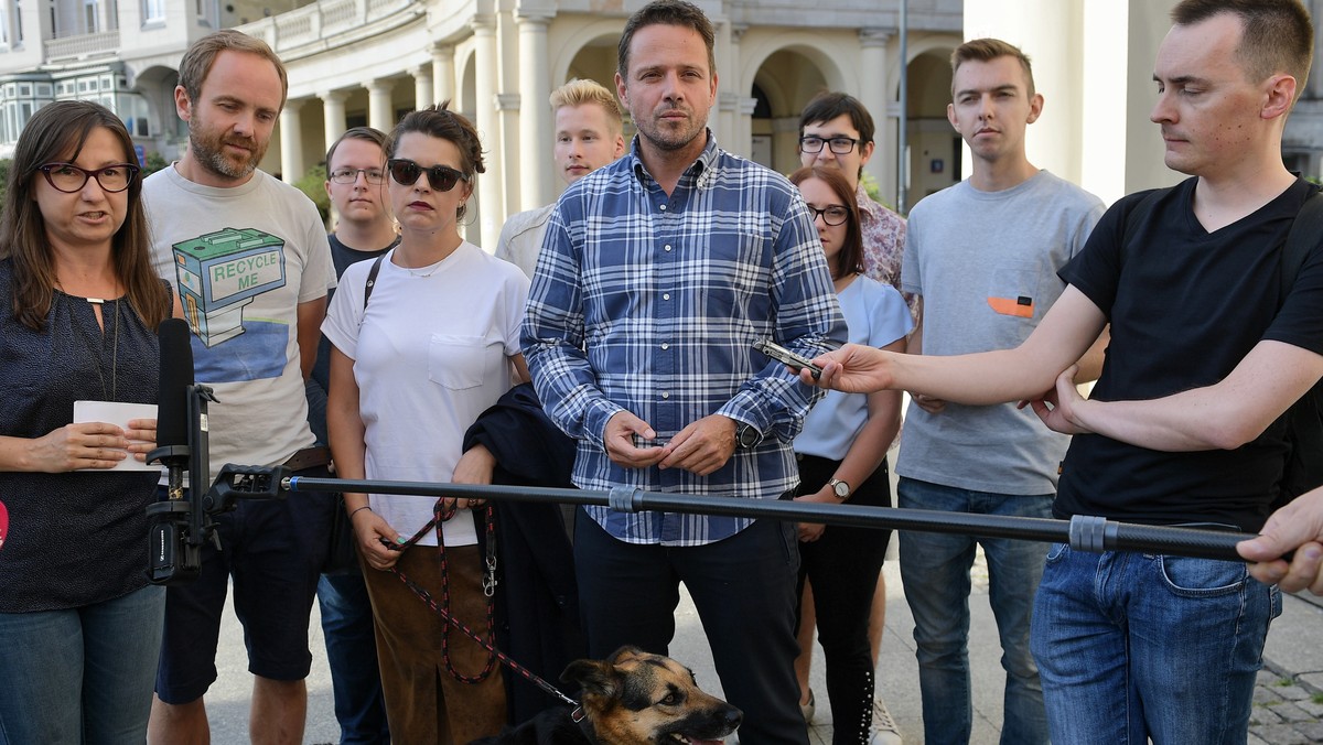 Stworzenie stanowiska "burmistrza nocnego", który będzie zajmował się monitorowaniem sytuacji w mieście wieczorem i nocą zapowiedział dziś Rafał Trzaskowski. Swoją propozycję kandydat na prezydenta Warszawy przedstawił podczas konferencji prasowej zorganizowanej na pl. Zbawiciela.