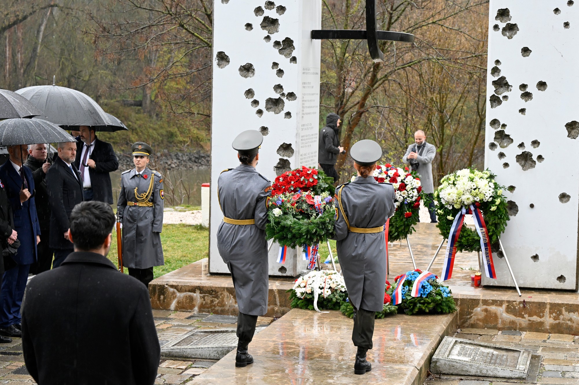 Snímka z kladenia vencov na pietnej spomienke Konfederácie politických väzňov Slovenska pri príležitosti Dňa boja za slobodu a demokraciu.