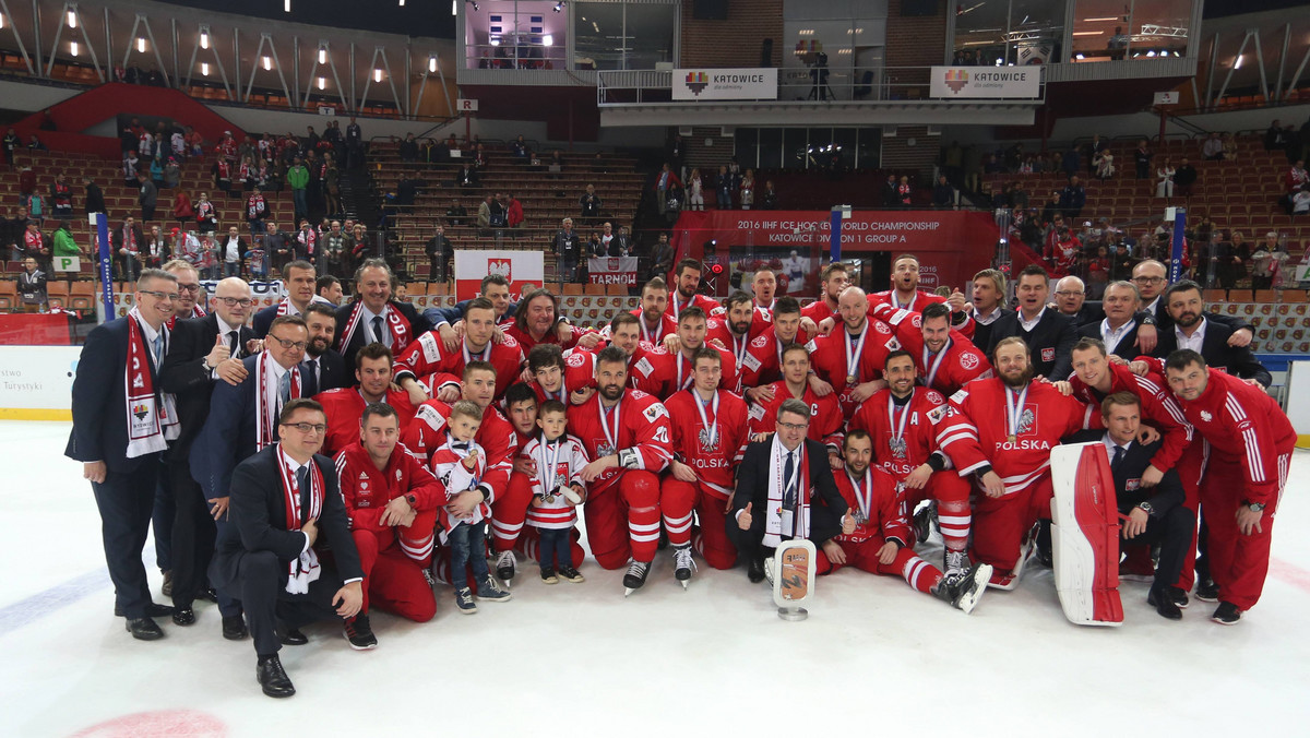 Polska reprezentacja w hokeju na lodzie 26 sierpnia zmierzy się z ósmym zespołem światowego rankingu, czyli Słowacją. Mecz odbędzie się w Nowych Zamkach na Słowacji w ramach przygotowań do turnieju kwalifikacji do igrzysk olimpijskich w Pjongczang.