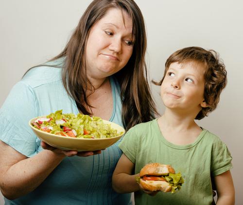 Gyerekkori túlsúly: ezeket a veszélyeket rejti a korai elhízás |  EgészségKalauz