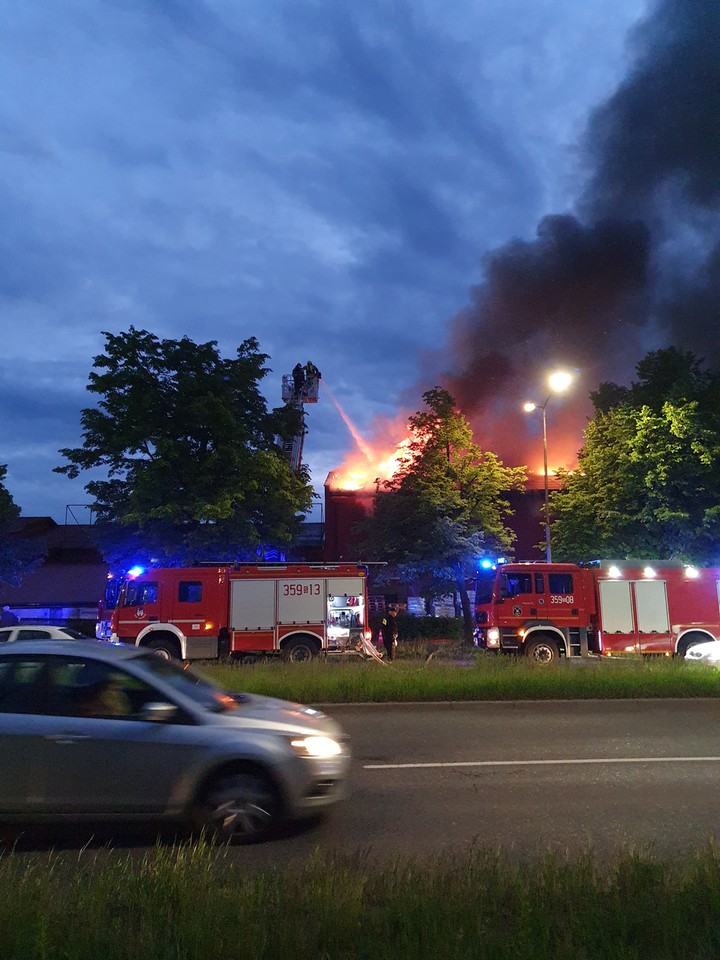 Pożar składu budowlanego przy Alei Bohaterów Monte Cassino w Częstochowie